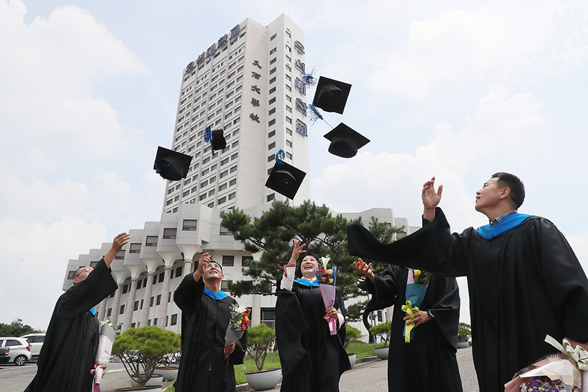 又石大学2022学年下半学期共培养出499名毕业生！